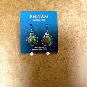 Ladies pierced wire back earings